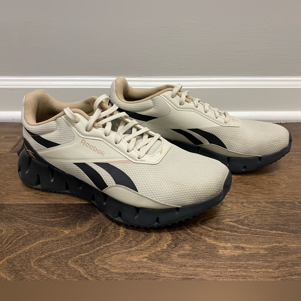 Reebok Men's Beige and Black Athletic Shoes
